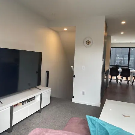 Villa Cbd New 2 Bed 2 Baths By Hagley Park With Parking